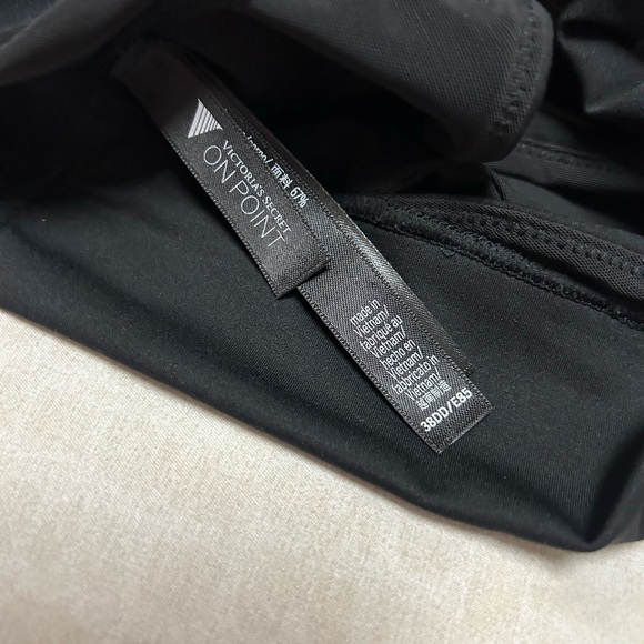 NWOT Victoria’s Secret On Point Sports Bra. Cup Size is 38DD - Picture 4 of 6